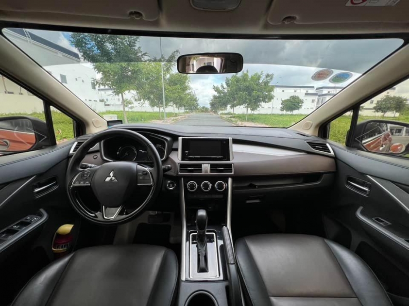 Xe gia đình Mitsubishi Xpander Cross cũ rớt giá ngỡ ngàng sau 2 năm lăn bánh 423376