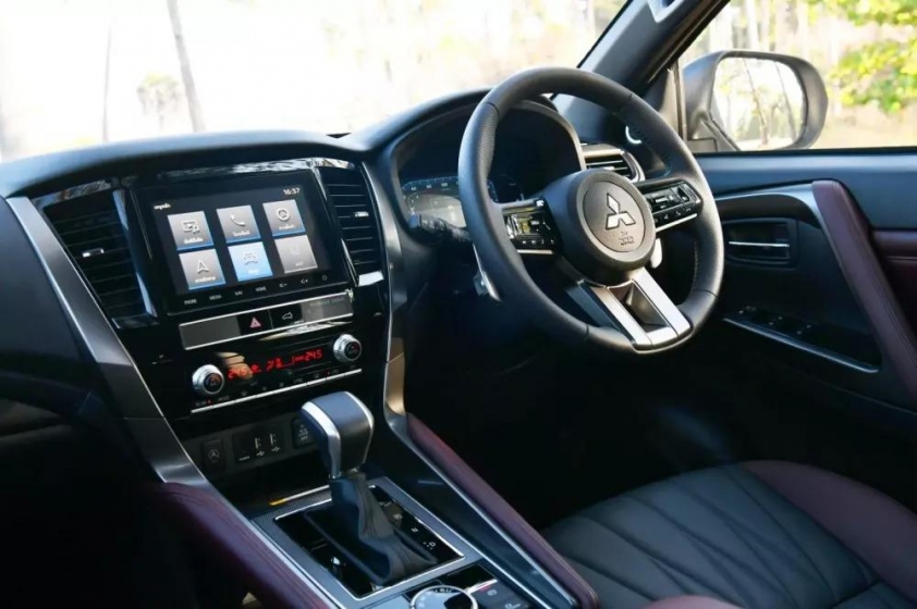 mitsubishi-pajero-sport-2024-3