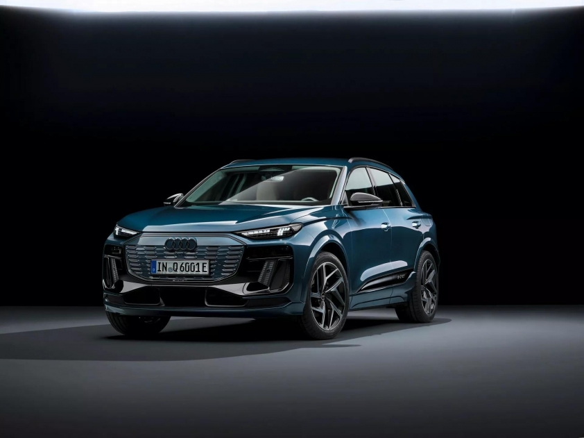 2025-audi-q6-e-tron-1