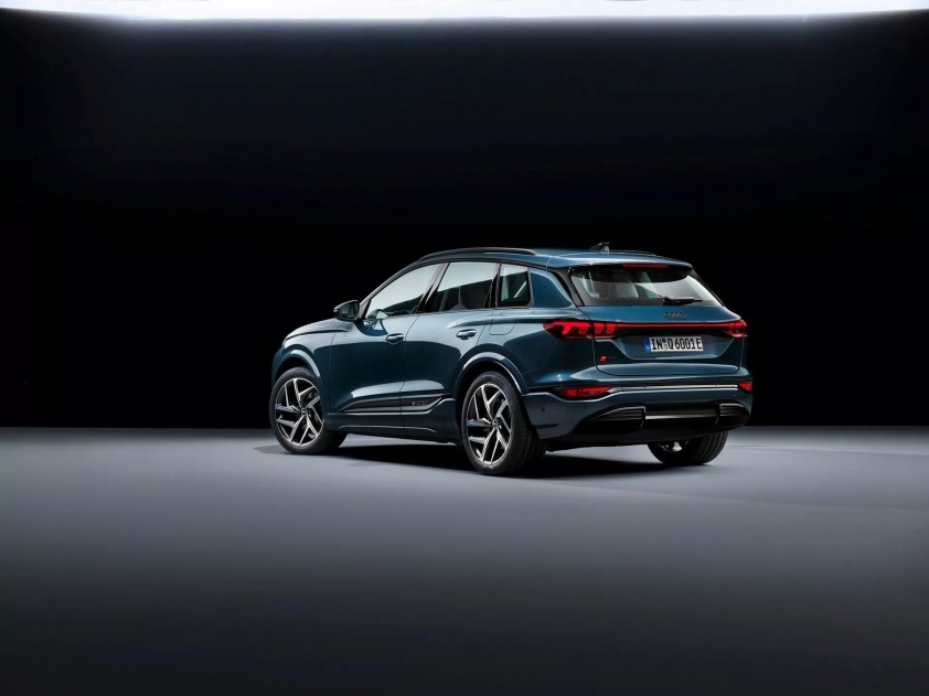 2025-audi-q6-e-tron-2
