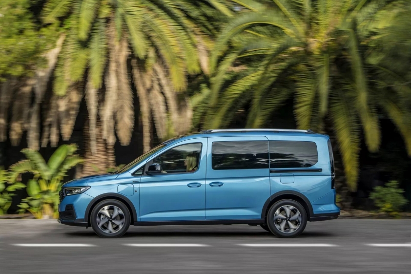 2025-Ford-Tourneo-Connect