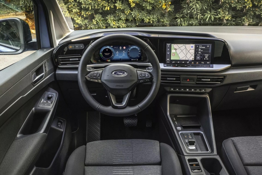 2025-Ford-Tourneo-Connect-2