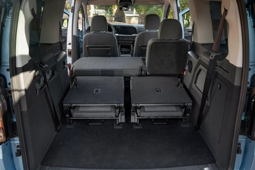 2025-Ford-Tourneo-Connect-3