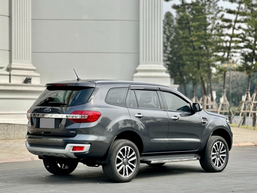 Ford Everest 'lướt' mới lăn bánh 3 năm đã mất giá ngang một chiếc Toyota Vios 428221