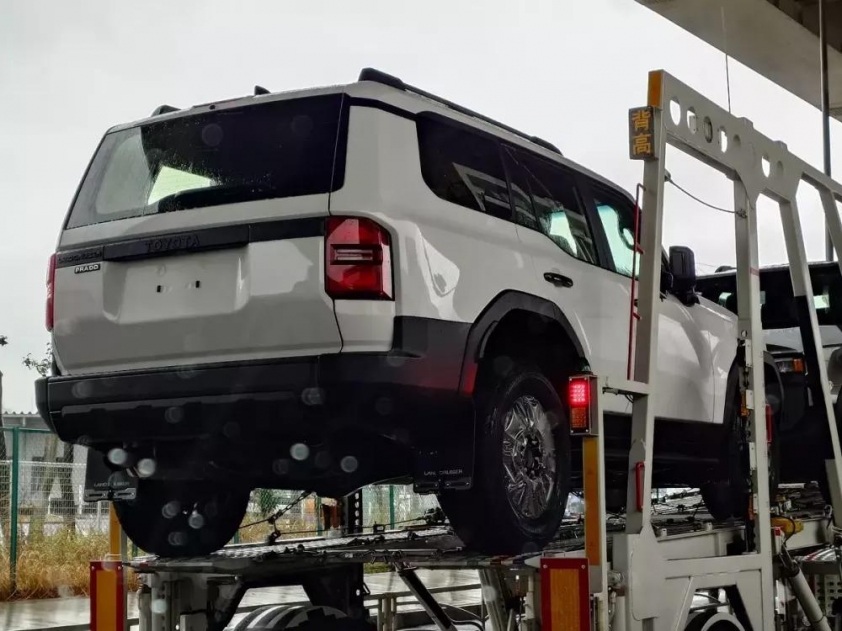 toyota-land-cruiser-prado-2024-3