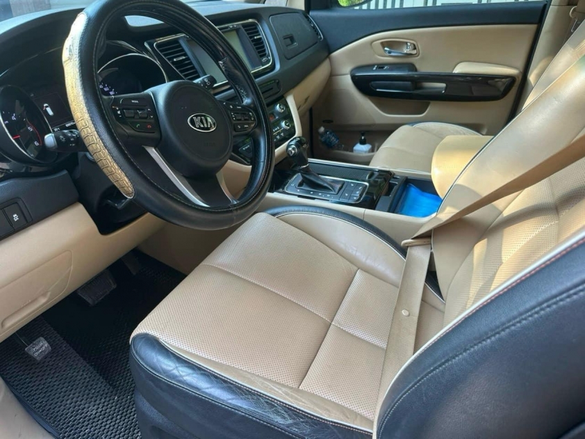 Xe gia đình cỡ lớn Kia Sedona cũ rớt giá ngỡ ngàng sau 8 năm lăn bánh 428470