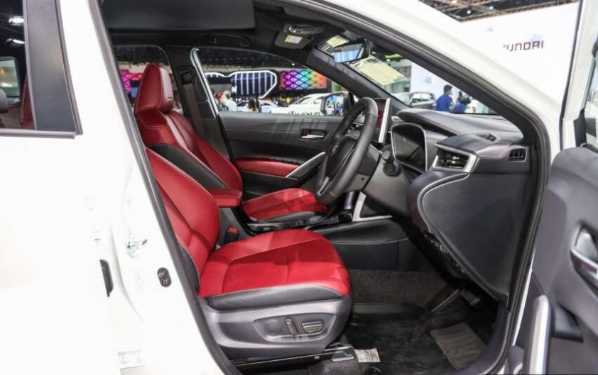 Cận cảnh hình ảnh 'bằng xương, bằng thịt' của Toyota Corolla Cross 2024 sắp về Việt Nam 429163