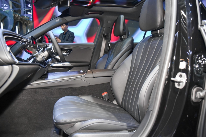 Cận cảnh Mercedes-Benz E-Class 2024 có thể về Việt Nam, giá quy đổi từ 2,79 tỷ đồng 431091