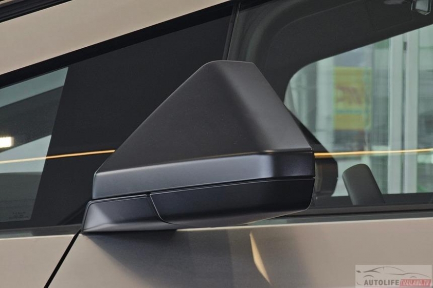 Cận cảnh chiếc bán tải điện Tesla Cybertruck đầu tiên có mặt tại thị trường Đông Nam Á 438177