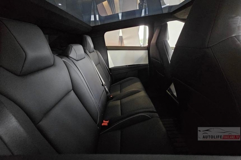 Cận cảnh chiếc bán tải điện Tesla Cybertruck đầu tiên có mặt tại thị trường Đông Nam Á 438183