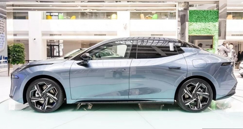 lynk-co-07-11-6e49