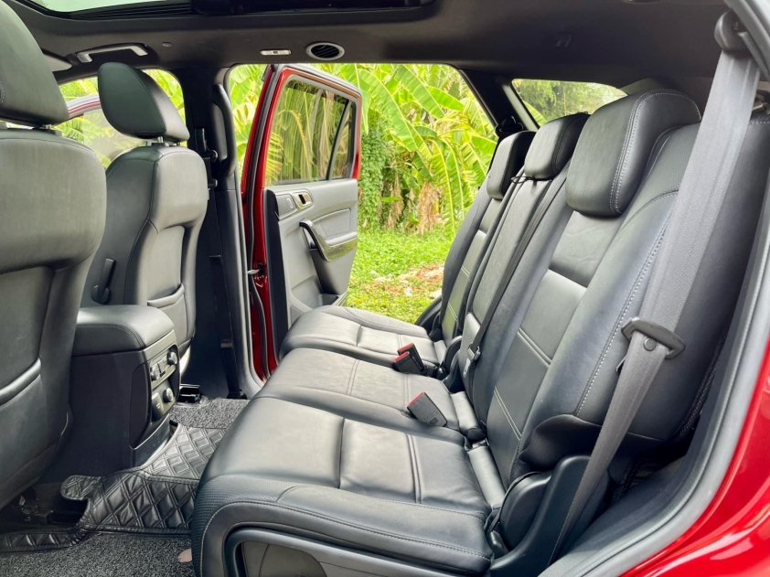 Lăn bánh 5 năm, Ford Everest cũ được chào bán với giá ngang một chiếc Mazda6 'đập hộp' 461706