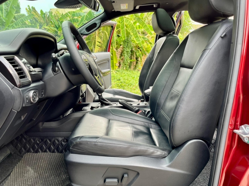 Lăn bánh 5 năm, Ford Everest cũ được chào bán với giá ngang một chiếc Mazda6 'đập hộp' 461707