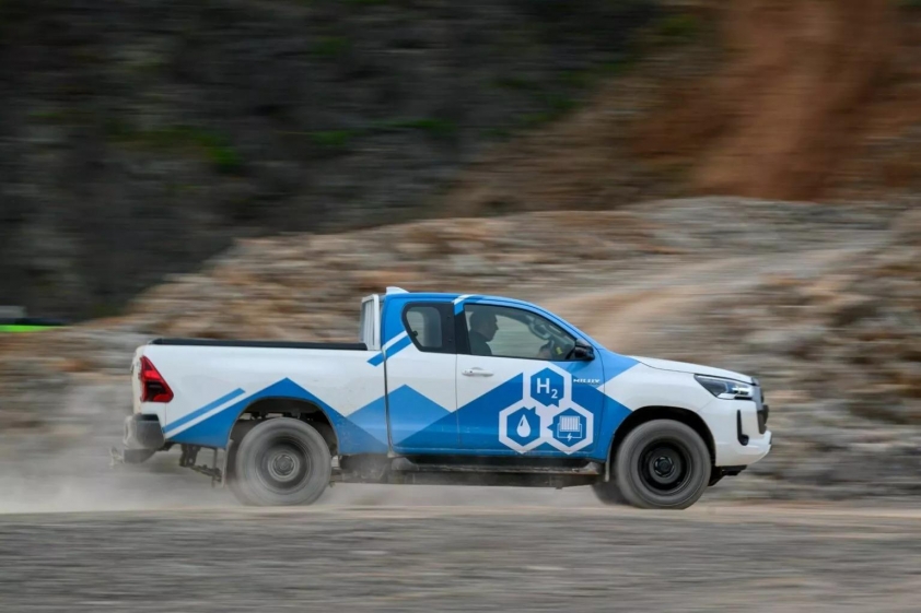 Bán tải Toyota Hilux chạy bằng nhiên liệu hydro có tầm hoạt động lên tới 600 km 477878