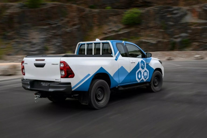 Bán tải Toyota Hilux chạy bằng nhiên liệu hydro có tầm hoạt động lên tới 600 km 477882