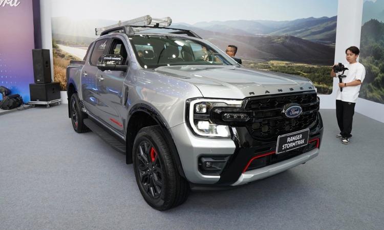 Toyota Hilux vươn lên mạnh mẽ, Ford Ranger vẫn là 'ông hoàng bán tải' 479833
