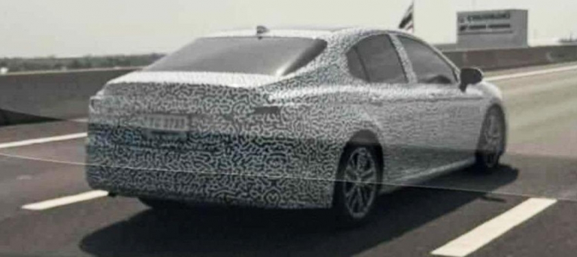 toyota-camry-chay-thu