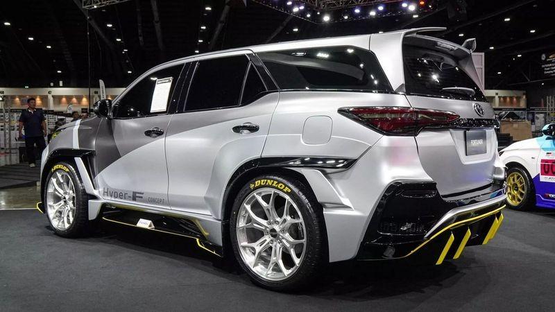 Chiêm ngưỡng Toyota Fortuner 'khoác' bộ bodykit mang phong cách xe đua cực 'chiến' 489333