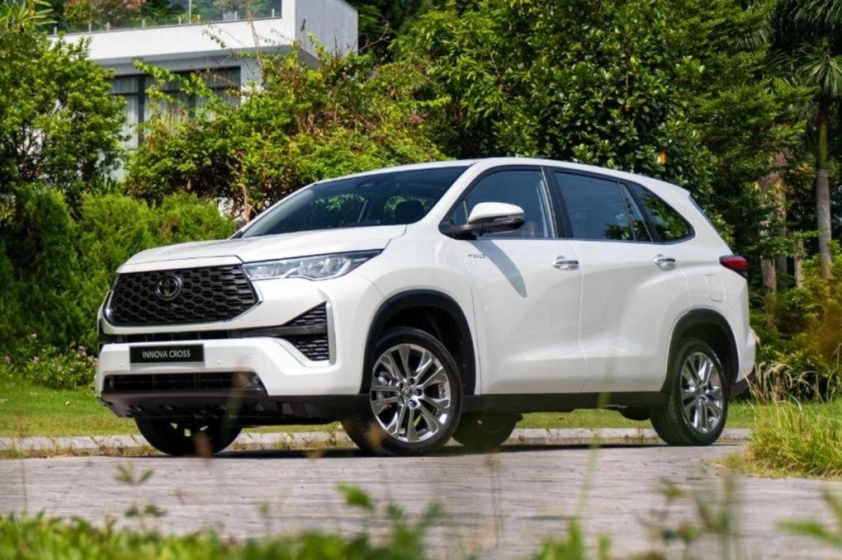 toyota-innova-cross