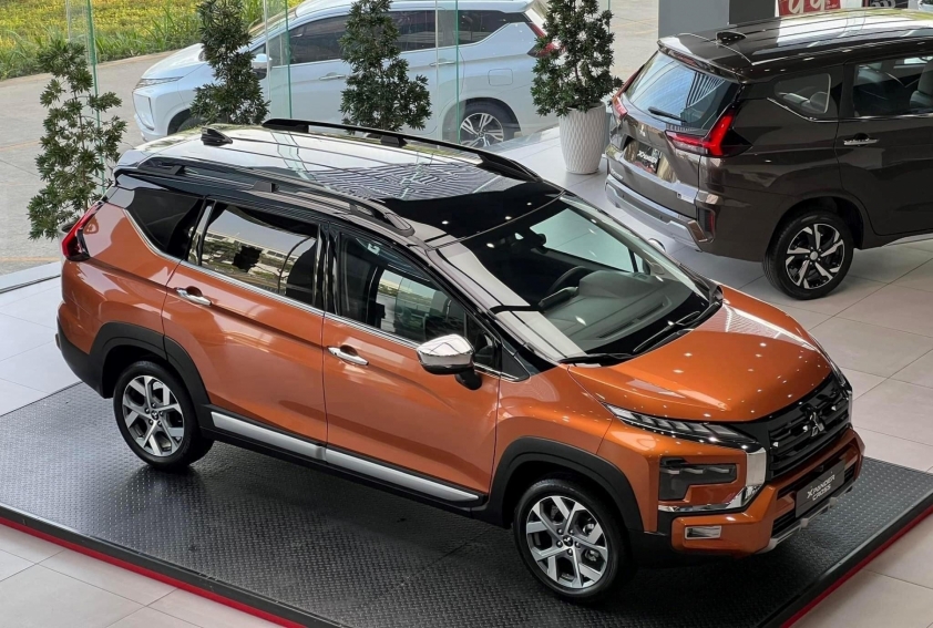 gia-xe-mitsubishi-Xpander-Cross