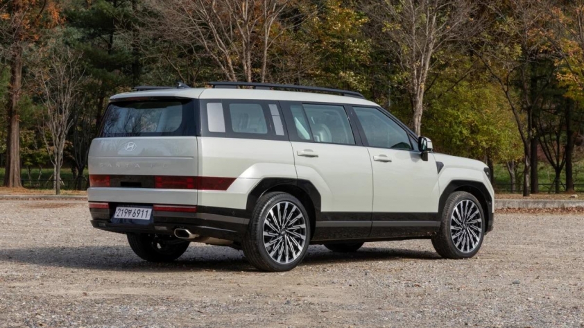 2024-hyundai-santa-fe-rear-three
