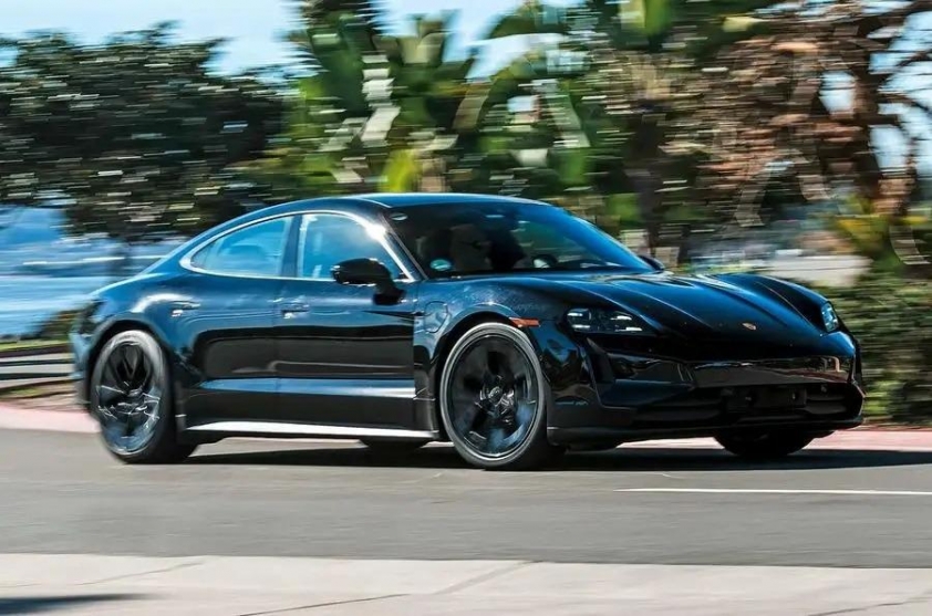 porschetaycanfrontthreequarter01