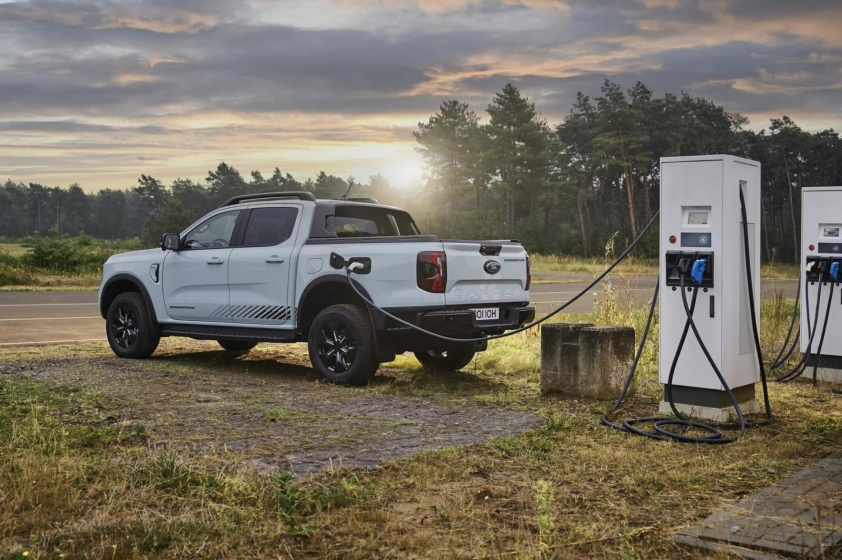 2025-ford-ranger-phev-3-2048x136