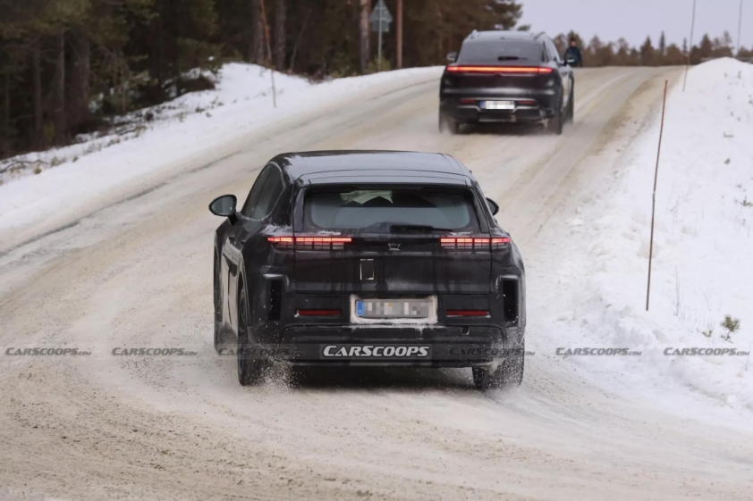 Porsche-Cayenne-EV-scoop-00012-2