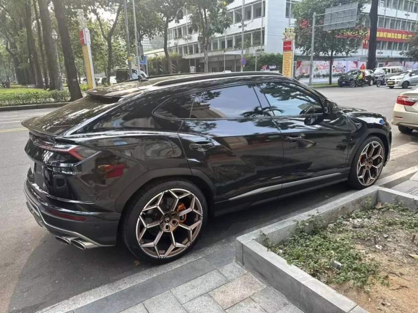 Bất ngờ giá bán lại của Lamborghini Urus 2019 mới lăn bánh hơn 10.000 km 584537