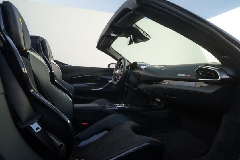 Siêu xe mui trần Ferrari 296 GTS 'lột xác' với gói độ thân rộng Novitec N-Largo 590295