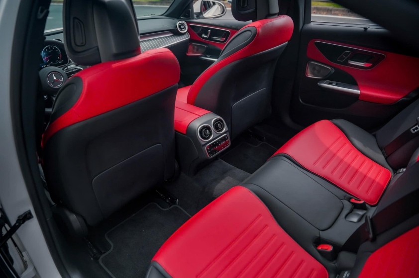 Sedan hiệu năng cao Mercedes-AMG C 43 4Matic 2023 được chủ nhân bán lại chỉ sau 2.500 km lăn bánh 604862