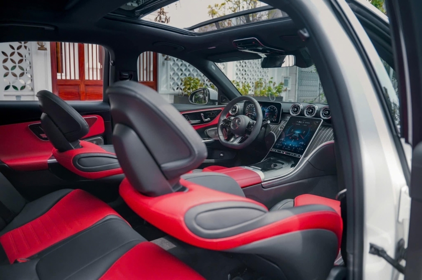 Sedan hiệu năng cao Mercedes-AMG C 43 4Matic 2023 được chủ nhân bán lại chỉ sau 2.500 km lăn bánh 604861