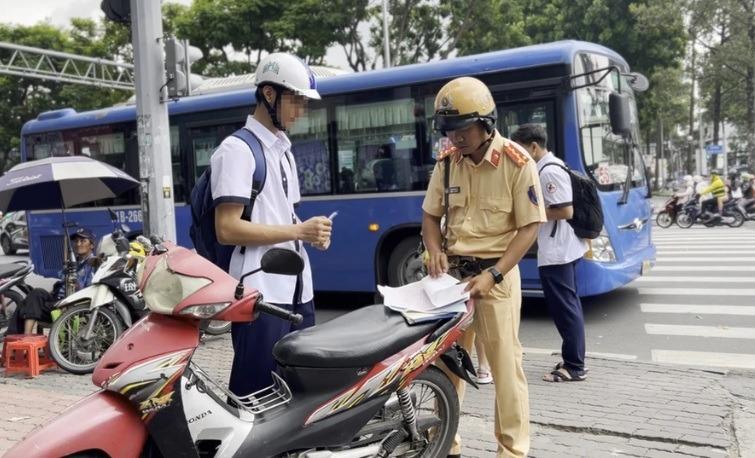Giao xe cho người không đủ tuổi gây tai nạn: Có thể bị phạt tù đến 7 năm? 604801
