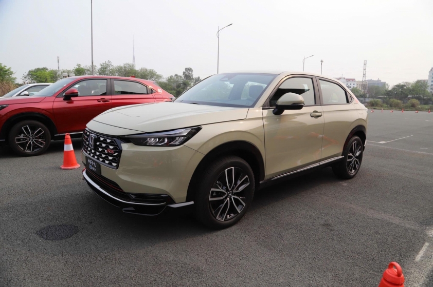 Cận cảnh Honda HR-V e:HEV RS vừa ra mắt Việt Nam: Động cơ hybrid, giá 869 triệu đồng 615704