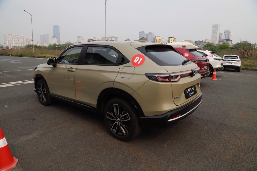 Cận cảnh Honda HR-V e:HEV RS vừa ra mắt Việt Nam: Động cơ hybrid, giá 869 triệu đồng 615700