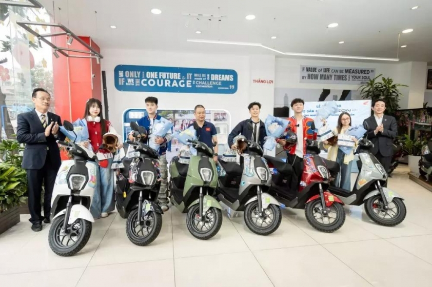 Honda Việt Nam chính thức bàn giao những chiếc xe máy điện Icon e: đầu tiên 619562