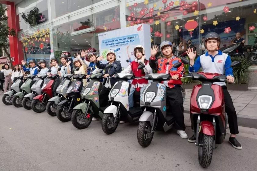 Honda Việt Nam chính thức bàn giao những chiếc xe máy điện Icon e: đầu tiên 619564