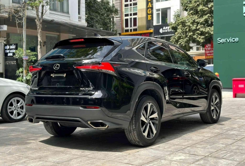 Sau 7 năm lăn bánh, xe sang Lexus NX 300 2018 được chủ nhân bán lại với giá khó tin 628039
