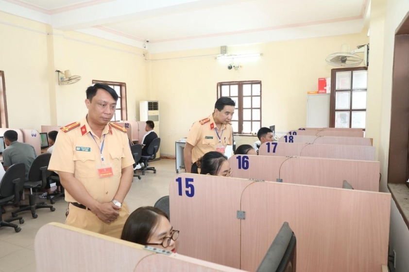 Từ 1/6, áp dụng bộ đề thi lý thuyết lái xe mới: Sửa đổi, bổ sung hàng trăm câu hỏi 640712