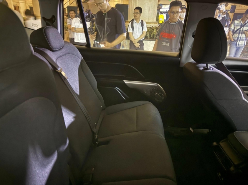 Hé lộ nội thất thực tế của VinFast Limo Green, nhiều chi tiết gợi nhớ đến VF 3, VF 5 647032