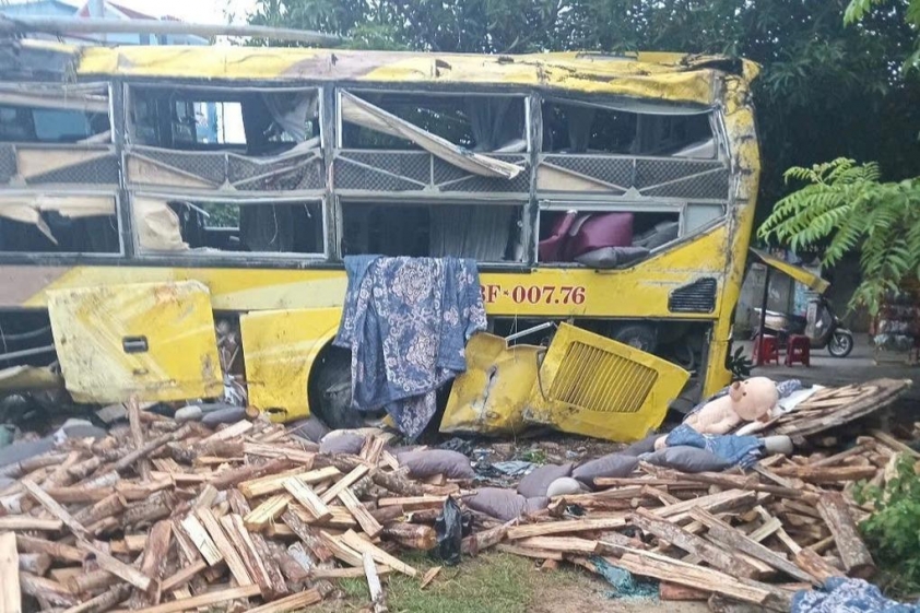 Tai nạn kinh hoàng trên quốc lộ 1 ở Hà Tĩnh: Xe khách bị lật khiến 9 người tử vong, 15 người bị thương 671782