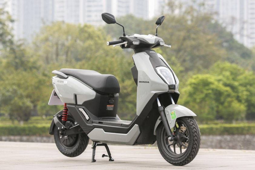 Điểm mặt những mẫu xe máy điện học sinh giá rẻ, không cần bằng lái 680029