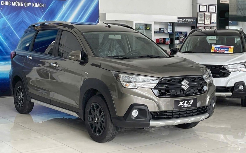 suzuki-xl7-black-edition