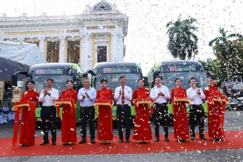 Hà Nội khai trương tuyến buýt điện miễn phí E11, đi qua hàng loạt điểm đến lịch sử - văn hóa Thủ đô 687241