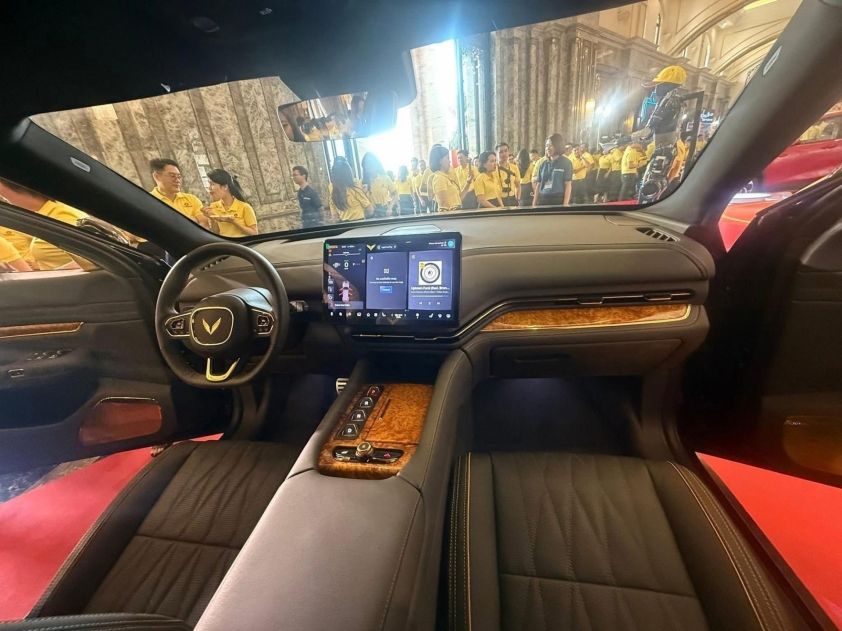 Rò rỉ thông số được cho là của VinFast VF 9 bản đặc biệt: Limousine sang trọng với chỉ 4 chỗ ngồi 689041