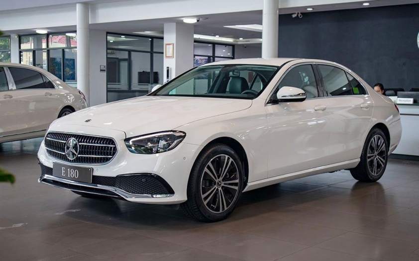Mercedes-Benz E-Class 1
