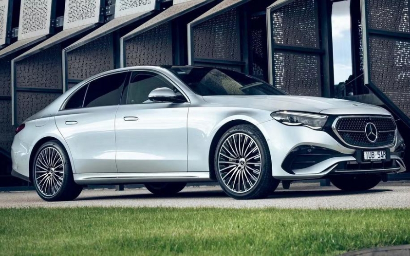 Mercedes-Benz E-Class giảm giá sâu tại đại lý,