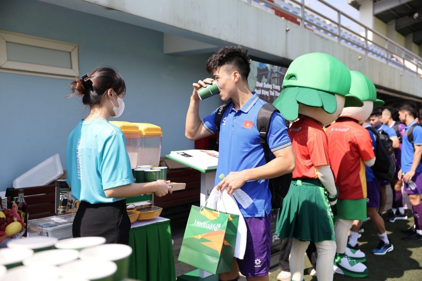 Herbalife đồng hành cùng ĐTBĐQG Việt Nam: Nâng cao thể lực, sẵn sàng cho mùa giải đấu lớn 560713