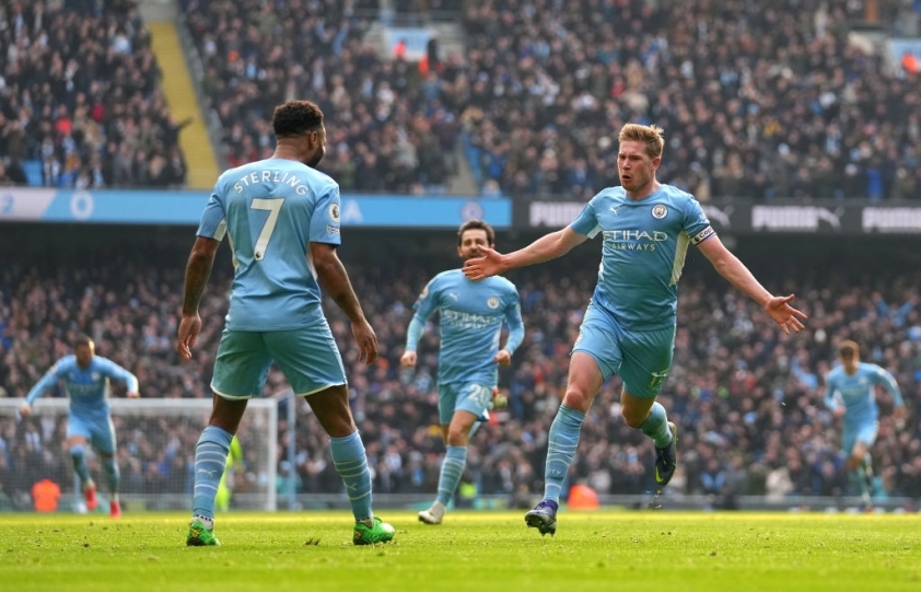 Mourinho bất ngờ bị fan Chelsea lôi ra 'trút cơn giận' không đua được vô địch 105267