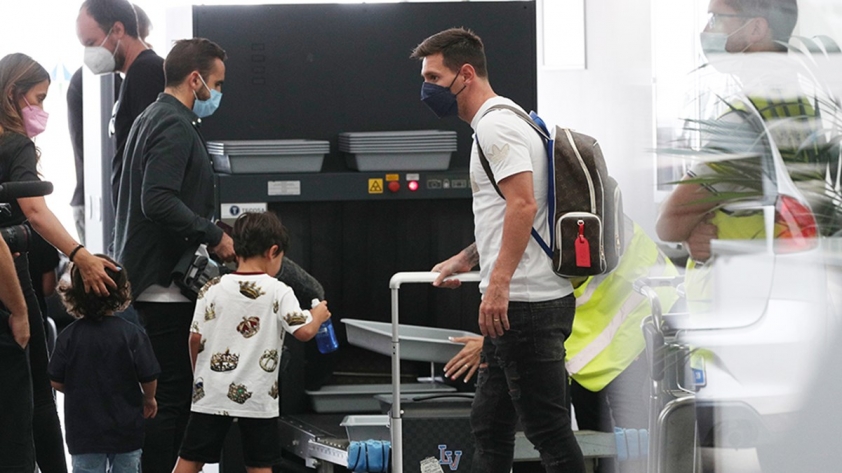 Zinedine Zidane tới PSG, Messi bất ngờ bay về Tây Ban Nha để chốt tương lai? 106920